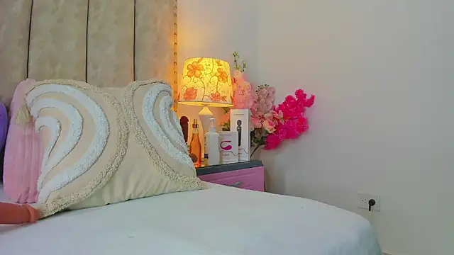 ShanelWest online show from March 18, 1:57 pm