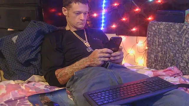 Snapshot of TheOneYouLove69 chatting on November 13, 1:53 am TheOneYouLove69 online show from November 13, 1:53 am