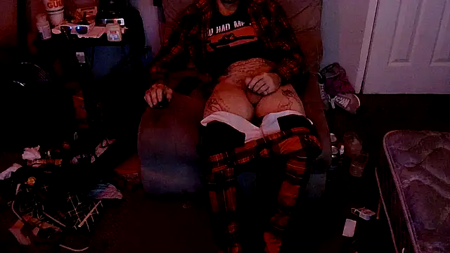 Snapshot of TheOneYouLove69 chatting on January 14, 8:07 am TheOneYouLove69 online show from January 14, 8:07 am