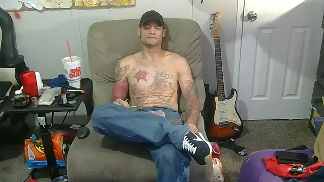 Snapshot of TheOneYouLove69 chatting on February 13, 5:18 am TheOneYouLove69 online show from February 13, 5:18 am