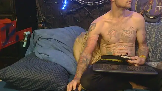 Snapshot of TheOneYouLove69 chatting on November 20, 9:15 pm TheOneYouLove69 online show from November 20, 9:15 pm