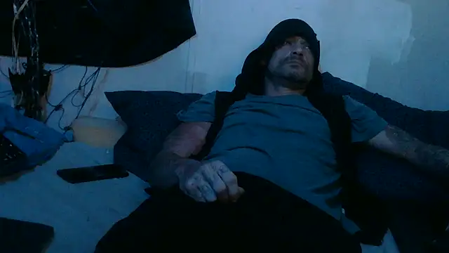 Snapshot of TheOneYouLove69 chatting on December 21, 5:14 pm TheOneYouLove69 online show from December 21, 5:14 pm