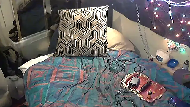 Snapshot of TheOneYouLove69 chatting on February 18, 9:00 pm TheOneYouLove69 online show from February 18, 9:00 pm