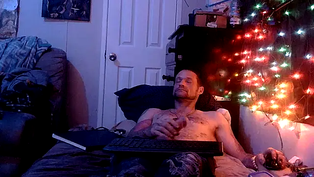 Snapshot of TheOneYouLove69 chatting on January 10, 11:49 am TheOneYouLove69 online show from January 10, 11:49 am