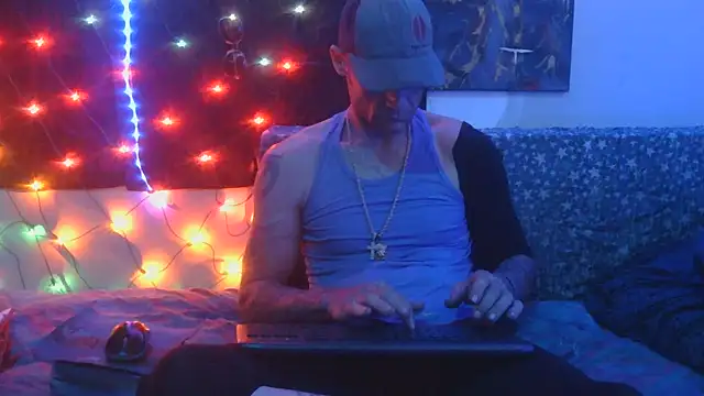 Snapshot of TheOneYouLove69 chatting on November 3, 4:39 am TheOneYouLove69 online show from November 3, 4:39 am