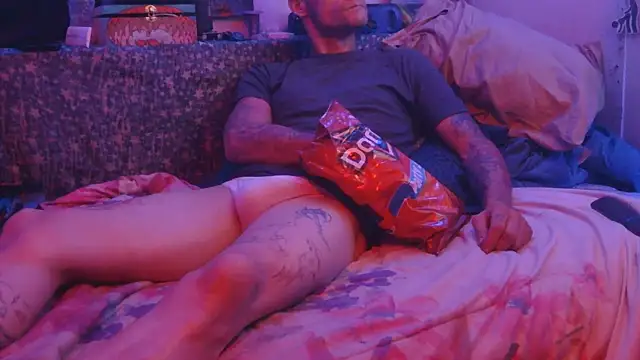 Snapshot of TheOneYouLove69 chatting on November 16, 6:07 am TheOneYouLove69 online show from November 16, 6:07 am