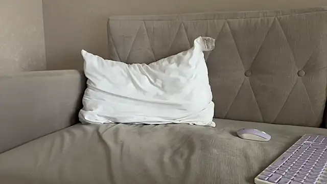 weshycouple online show from May 3, 3:11 am