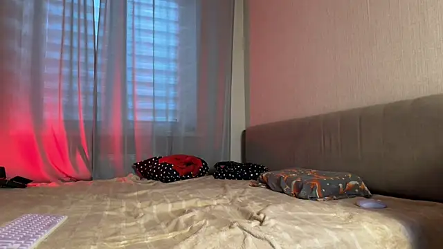 weshycouple online show from November 9, 7:18 pm