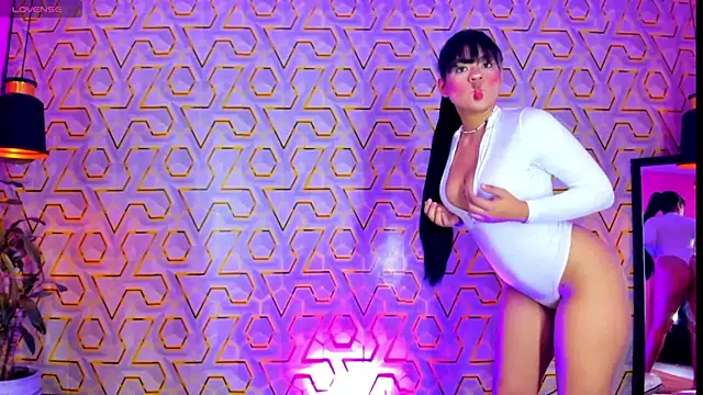 GIRLS DIRTY XTREME online show from March 10, 7:00 am