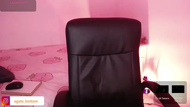 NewAgatha Bolton online show from April 13, 8:24 pm