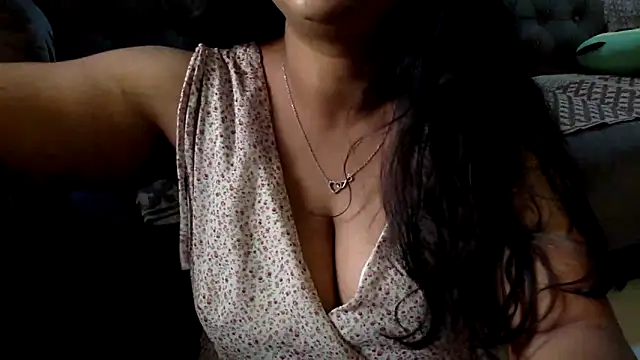 HaaniKaur online show from June 10, 4:46 am