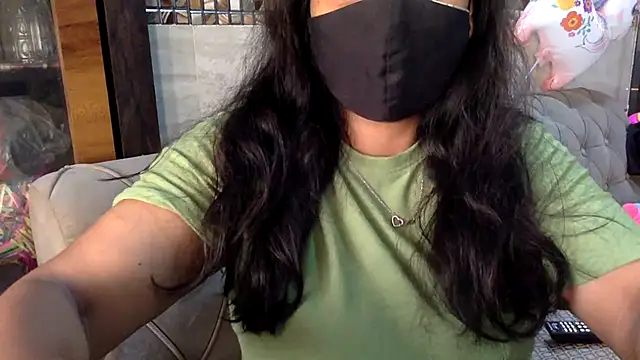 HaaniKaur online show from May 7, 8:28 am