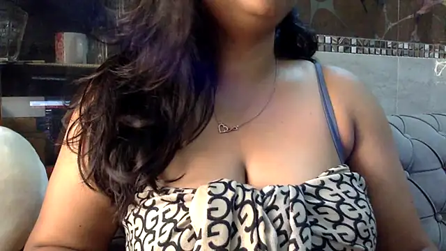 HaaniKaur online show from May 8, 7:45 am