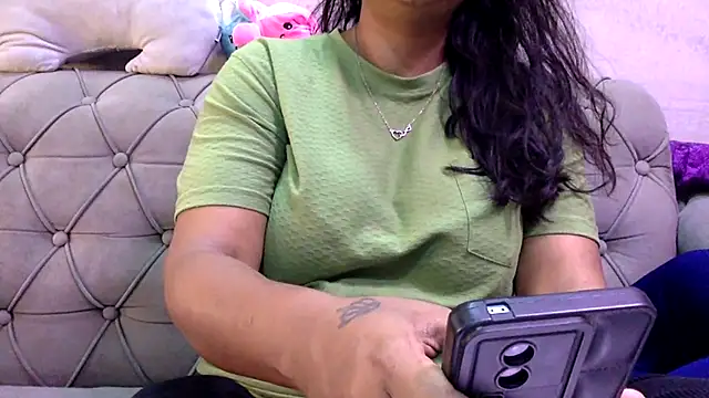 HaaniKaur online show from March 25, 6:57 am