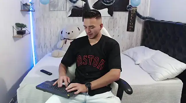 tommycash 777 online show from December 5, 5:12 pm