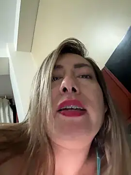 Snapshot of xLadyScarlettx chatting on February 14, 3:22 am xLadyScarlettx online show from February 14, 3:22 am