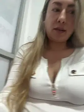 Snapshot of xLadyScarlettx chatting on February 15, 10:10 pm xLadyScarlettx online show from February 15, 10:10 pm