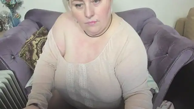 fashiona online show from December 23, 9:30 am