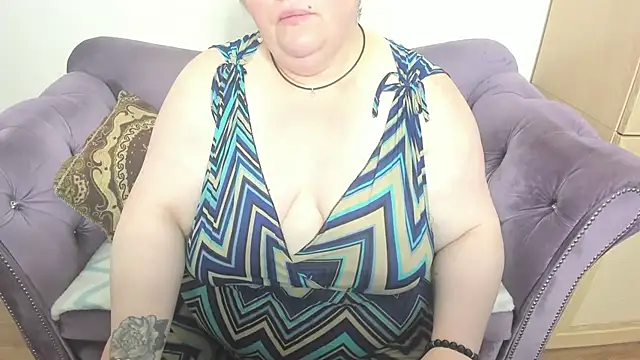 Snapshot of fashiona chatting on November 8, 10:41 am fashiona online show from November 8, 10:41 am