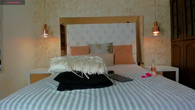 LiaJohnnson online show from March 1, 2:00 am