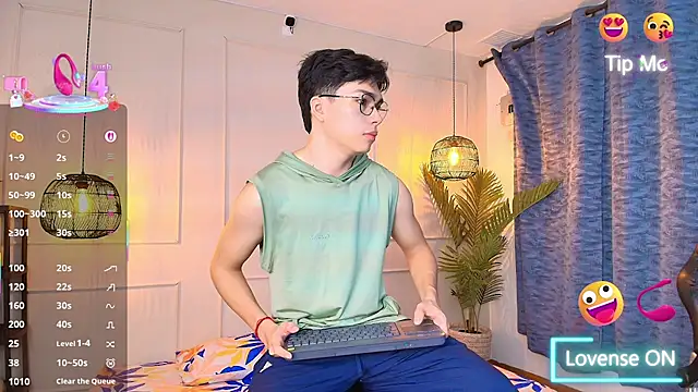 luandy online show from March 4, 11:40 am