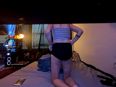 Snapshot of Gothbabbi chatting on October 19, 10:34 pm Gothbabbi online show from October 19, 10:34 pm
