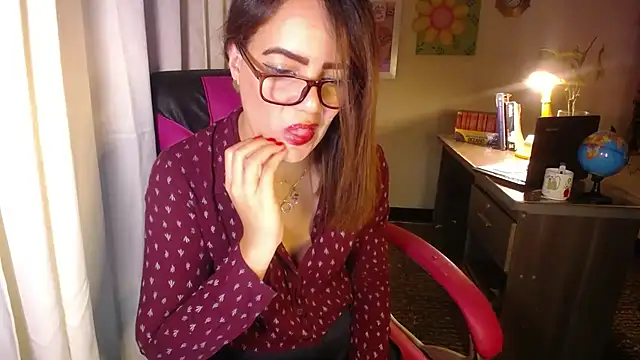 Snapshot of danielle_rose_1 chatting on May 20, 3:42 pm danielle rose 1 online show from May 20, 3:42 pm