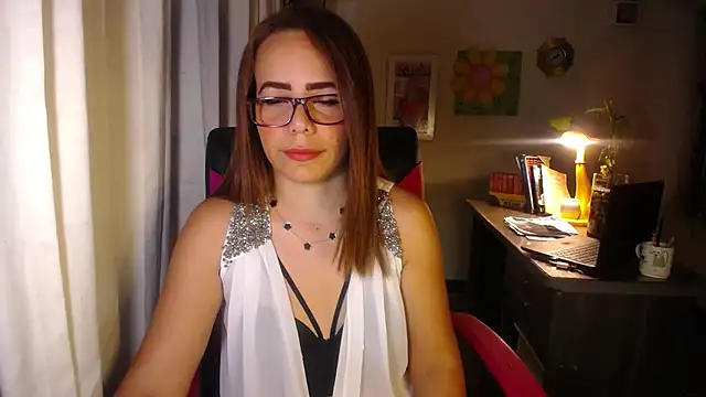Snapshot of danielle_rose_1 chatting on July 18, 4:48 pm danielle rose 1 online show from July 18, 4:48 pm