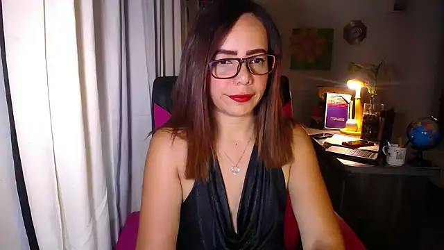 Snapshot of danielle_rose_1 chatting on May 3, 2:53 pm danielle rose 1 online show from May 3, 2:53 pm