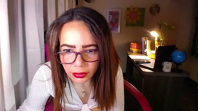 Snapshot of danielle_rose_1 chatting on May 25, 2:05 pm danielle rose 1 online show from May 25, 2:05 pm