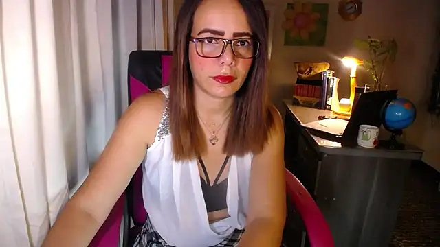 Snapshot of danielle_rose_1 chatting on June 2, 2:17 pm danielle rose 1 online show from June 2, 2:17 pm