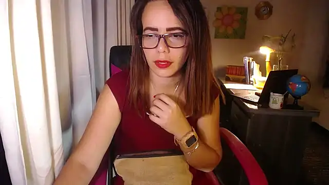 Snapshot of danielle_rose_1 chatting on May 22, 3:21 pm danielle rose 1 online show from May 22, 3:21 pm