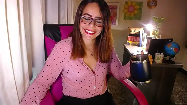 Snapshot of danielle_rose_1 chatting on May 28, 5:08 pm danielle rose 1 online show from May 28, 5:08 pm