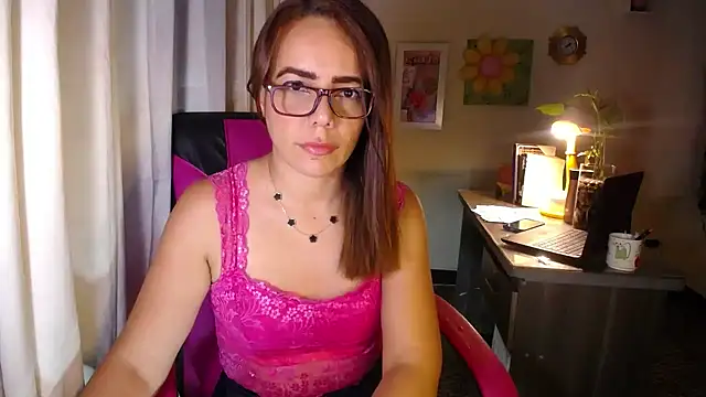 Snapshot of danielle_rose_1 chatting on July 12, 9:04 pm danielle rose 1 online show from July 12, 9:04 pm
