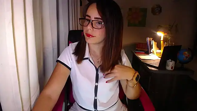 Snapshot of danielle_rose_1 chatting on May 23, 3:33 pm danielle rose 1 online show from May 23, 3:33 pm