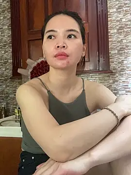 Snapshot of LiLi-Kirix99 chatting on June 16, 7:41 am LiLi-Kirix99 online show from June 16, 7:41 am