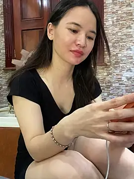 Snapshot of LiLi-Kirix99 chatting on June 14, 2:24 am LiLi-Kirix99 online show from June 14, 2:24 am