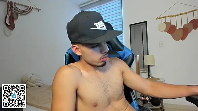 Snapshot of mateoleonee chatting on December 16, 8:02 pm mateoleonee online show from December 16, 8:02 pm