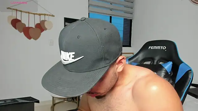 mateoleonee online show from March 10, 10:58 pm