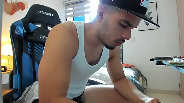 Snapshot of mateoleonee chatting on October 22, 4:17 pm mateoleonee online show from October 22, 4:17 pm