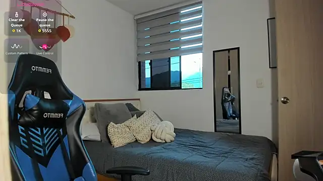 Snapshot of mateoleonee chatting on October 25, 10:43 pm mateoleonee online show from October 25, 10:43 pm