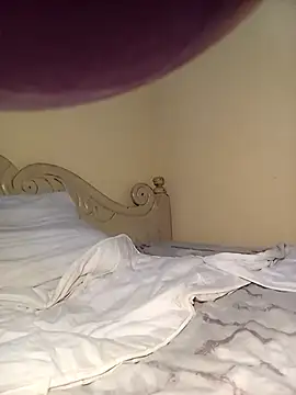 Snapshot of sexxylucia chatting on September 21, 12:49 am sexxylucia online show from September 21, 12:49 am