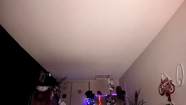 Snapshot of leatherz69 chatting on December 28, 6:18 pm leatherz69 online show from December 28, 6:18 pm