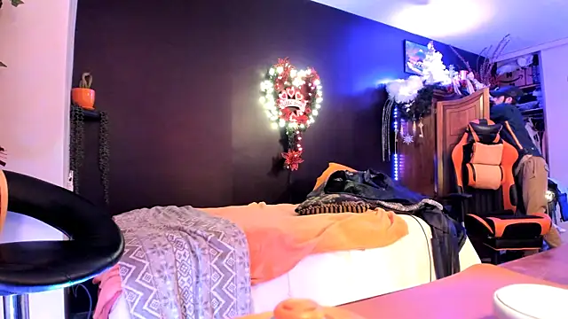 Snapshot of leatherz69 chatting on February 7, 11:13 pm leatherz69 online show from February 7, 11:13 pm