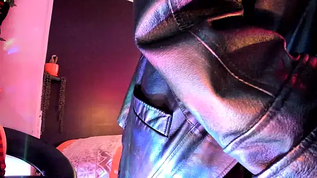 Snapshot of leatherz69 chatting on February 11, 2:03 am leatherz69 online show from February 11, 2:03 am