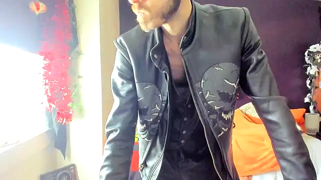 Snapshot of leatherz69 chatting on March 3, 5:31 pm leatherz69 online show from March 3, 5:31 pm