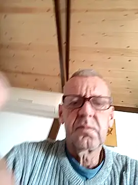 Snapshot of Freddy1962 chatting on December 15, 5:23 am Freddy1962 online show from December 15, 5:23 am