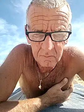 Snapshot of Freddy1962 chatting on February 3, 9:52 am Freddy1962 online show from February 3, 9:52 am