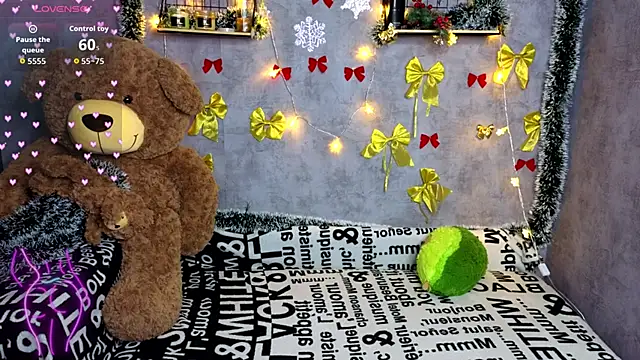 Hellen Moore online show from December 19, 12:25 am