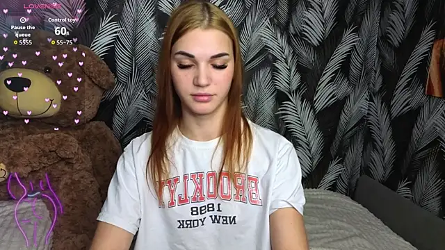 Snapshot of Hellen_Moore chatting on October 13, 1:18 am Hellen Moore online show from October 13, 1:18 am